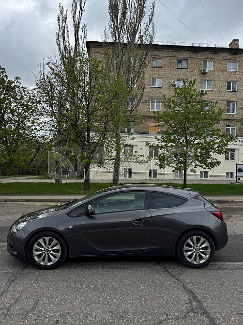 Opel Astra J GTC 2012  - изображение 4