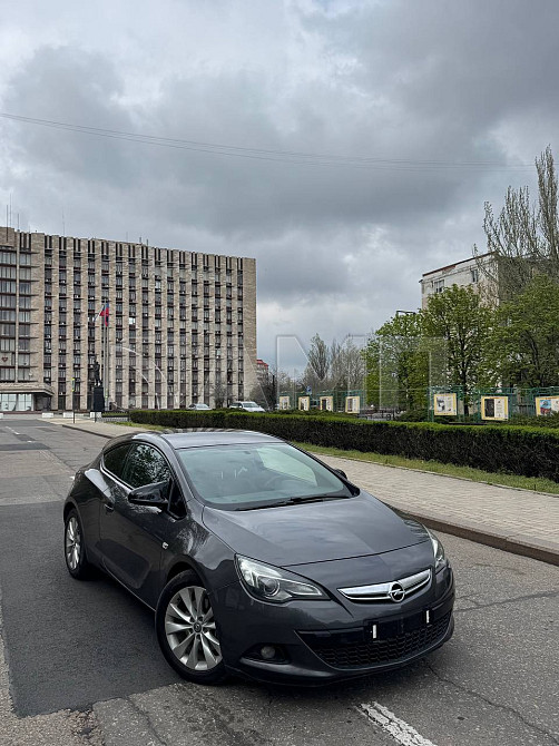 Opel Astra J GTC 2012  - изображение 9