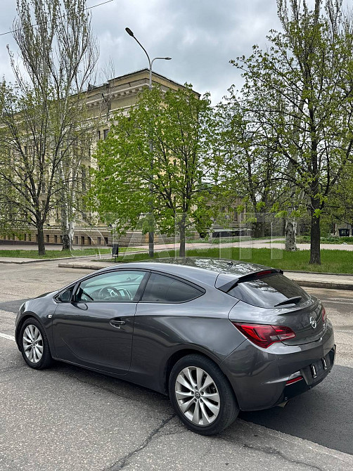 Opel Astra J GTC 2012  - изображение 5