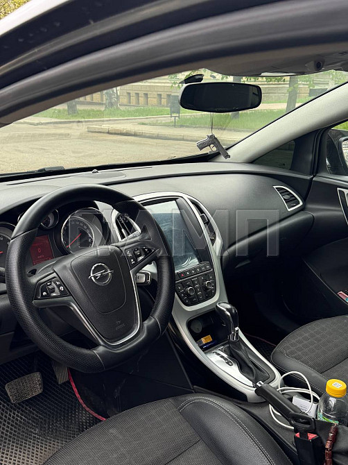 Opel Astra J GTC 2012  - изображение 2