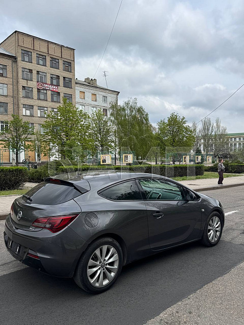 Opel Astra J GTC 2012  - изображение 7