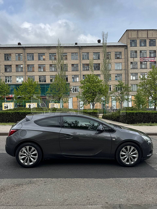 Opel Astra J GTC 2012  - изображение 6