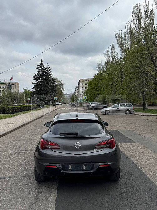 Opel Astra J GTC 2012  - изображение 3