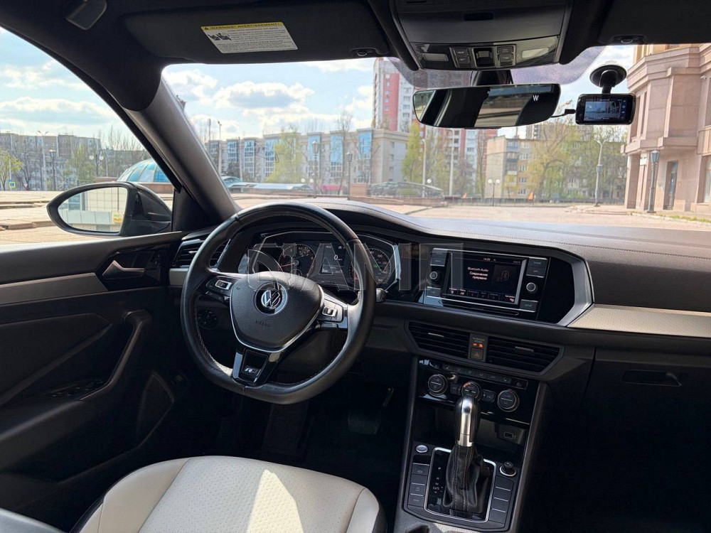 Volkswagen Jetta 2019  - изображение 2