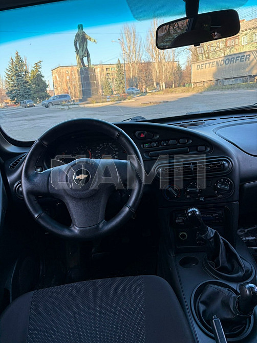 Chevrolet Niva 2011  - изображение 2