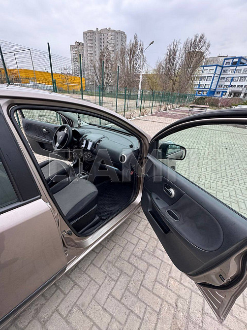 Nissan Note 2011  - изображение 2