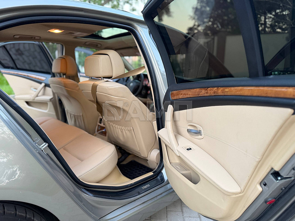 BMW 528i 2009  - изображение 6