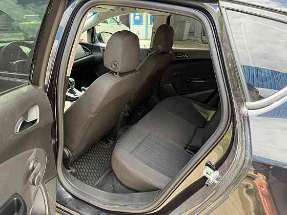 Opel Astra J 2010 Луганск