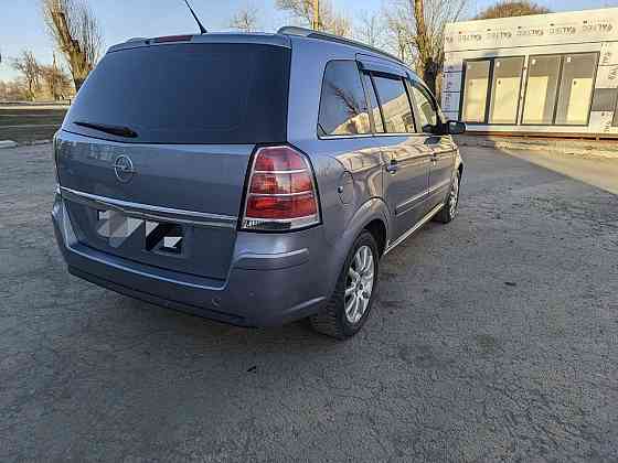 Opel Zafira B 2006 Красный Луч