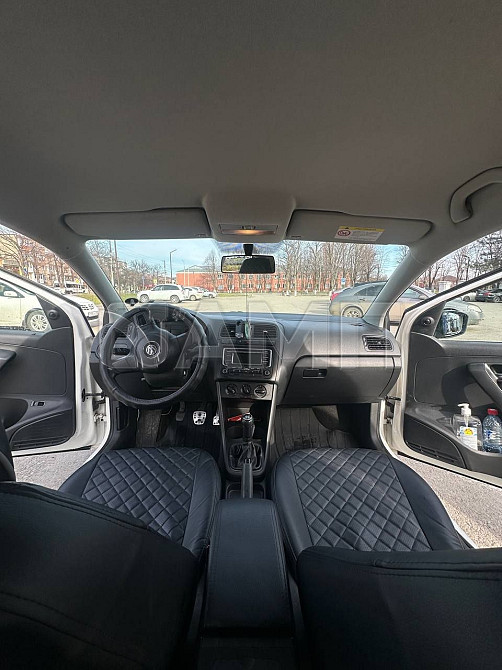Volkswagen Polo 2010  - изображение 2