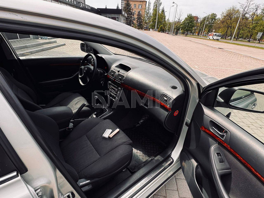 Toyota Avensis  - изображение 1