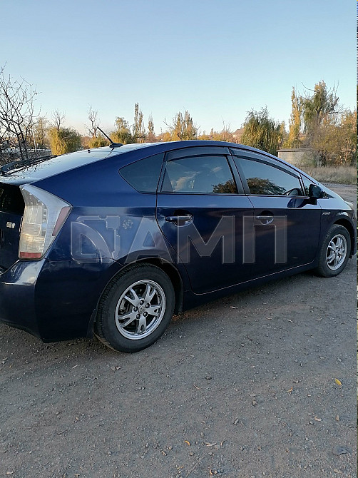 Toyota Prius 2011  - изображение 9