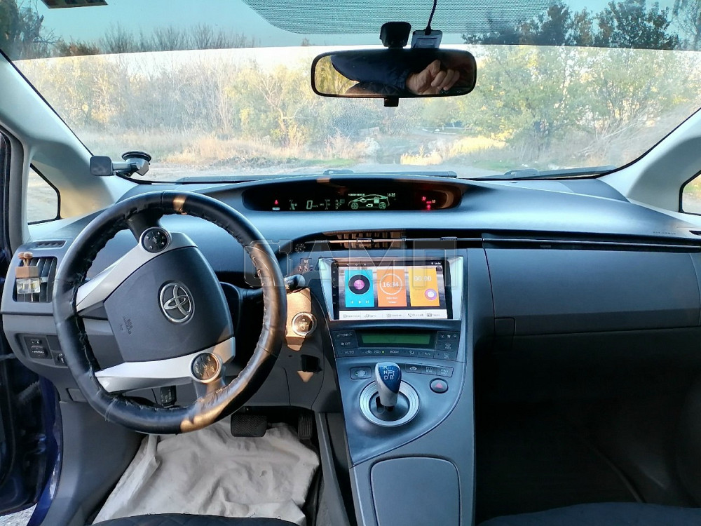Toyota Prius 2011  - изображение 7