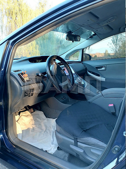 Toyota Prius 2011  - изображение 6