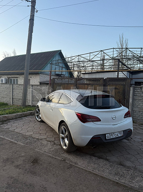 Opel Astra J GTC 2013 Ясиноватая - изображение 4