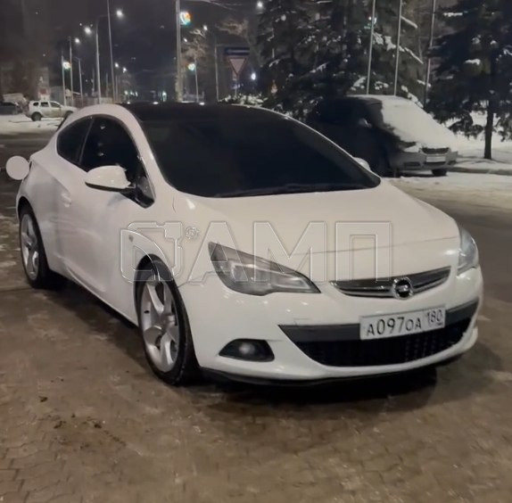 Opel Astra J GTC 2013 Ясиноватая - изображение 2