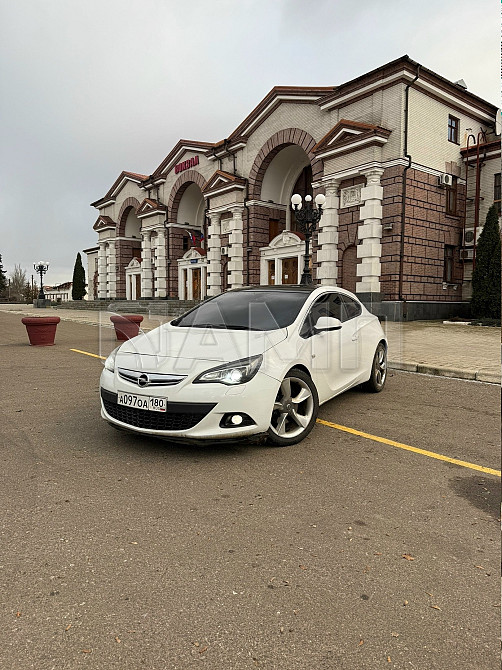 Opel Astra J GTC 2013 Ясиноватая - изображение 5