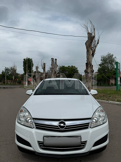 Opel Astra H 2011  - изображение 8