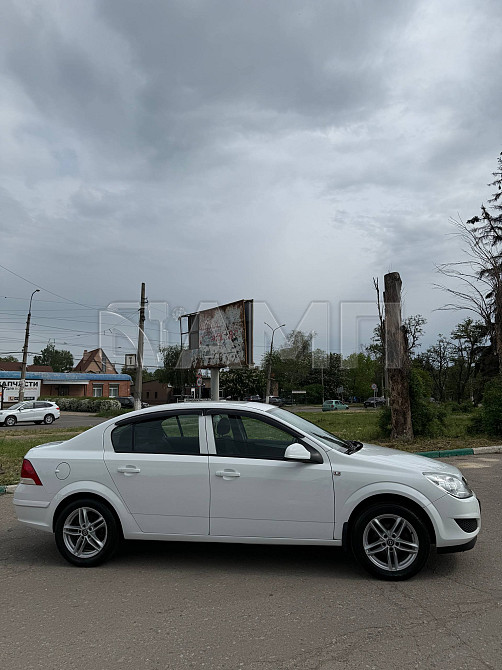Opel Astra H 2011  - изображение 2