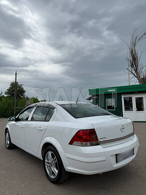 Opel Astra H 2011  - изображение 6