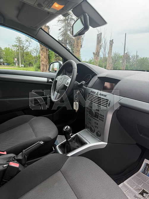 Opel Astra H 2011  - изображение 4