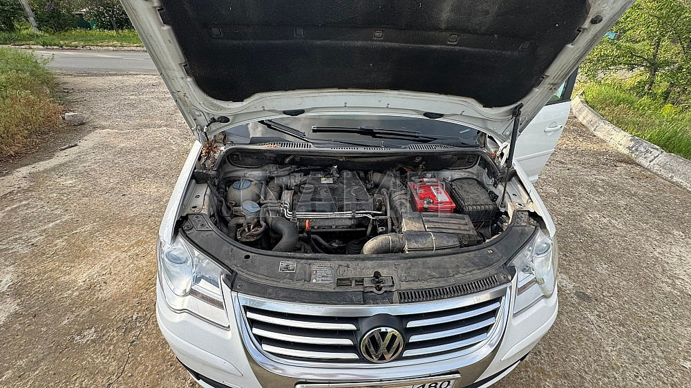 Volkswagen Touran 2010  - изображение 1