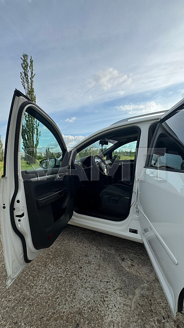 Volkswagen Touran 2010  - изображение 2