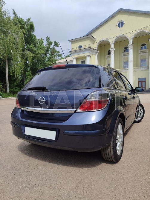 Opel Astra 2009  - изображение 7