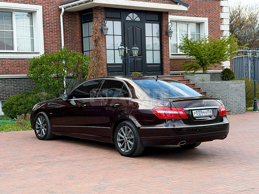 Mercedes-Benz W212 2011  - изображение 8