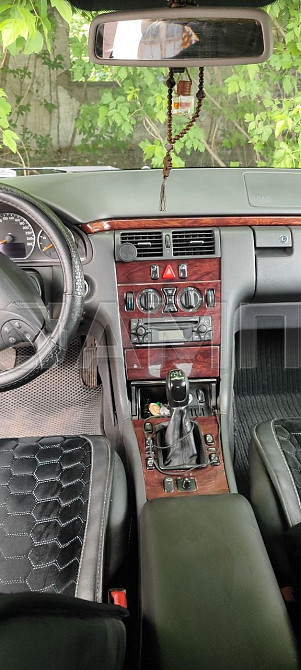 Mercedes W210 2000  - изображение 2
