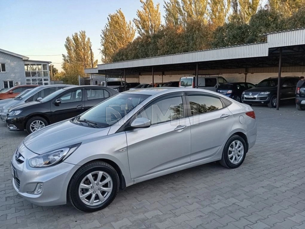 Hyundai Solaris 2012  - изображение 6