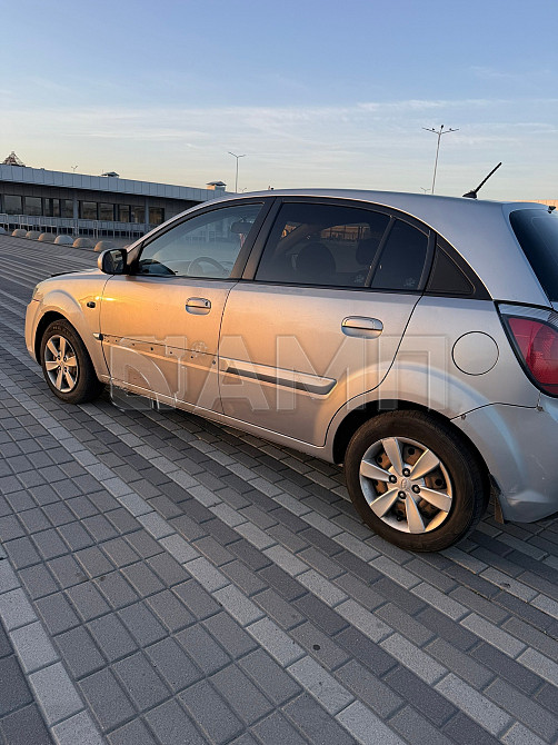 KIA Rio 2010  - изображение 6