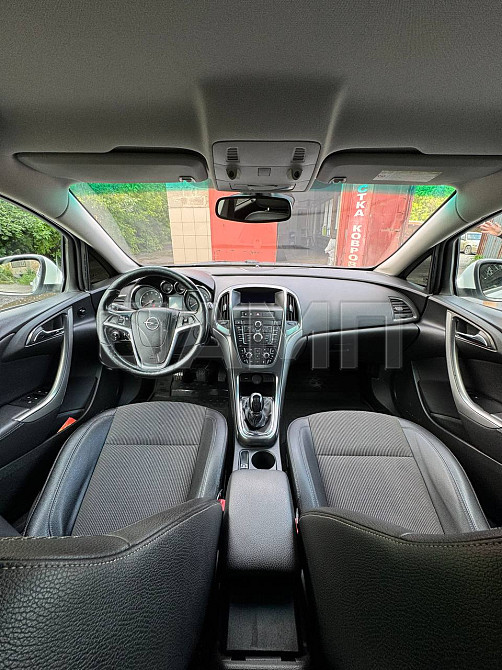 Opel Astra 2011 Макеевка - изображение 2
