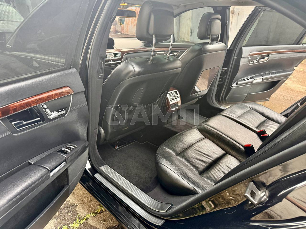 Mercedes-Benz W221 2011  - изображение 1