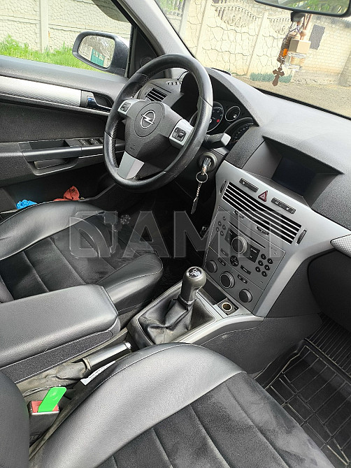 Opel Astra H 2004  - изображение 3
