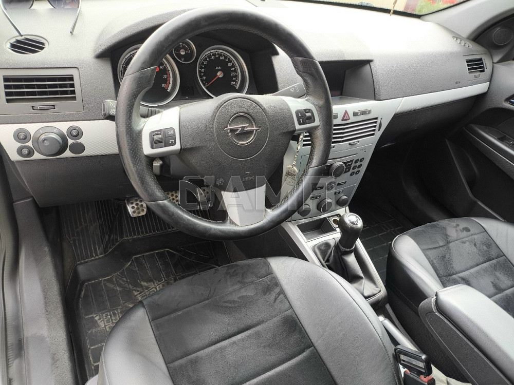 Opel Astra H 2004  - изображение 1