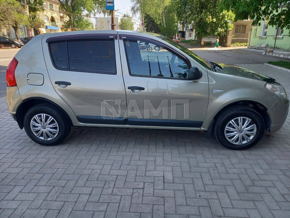 Renault Sandero 2010  - изображение 2