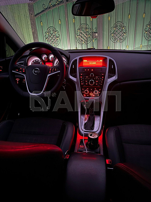 Opel Astra J GTC 2013 Ясиноватая - изображение 1