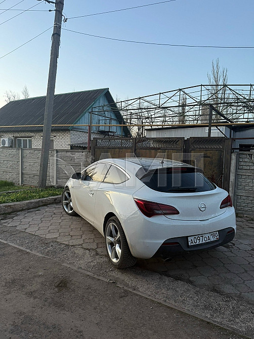 Opel Astra J GTC 2013 Ясиноватая - изображение 4