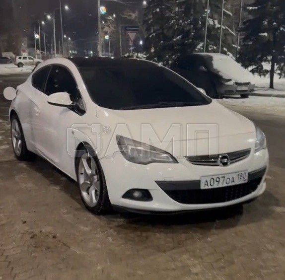 Opel Astra J GTC 2013 Ясиноватая - изображение 2