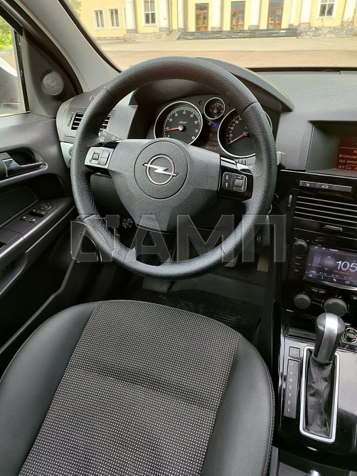 Opel Astra 2012  - изображение 4