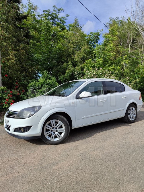 Opel Astra 2012  - изображение 6