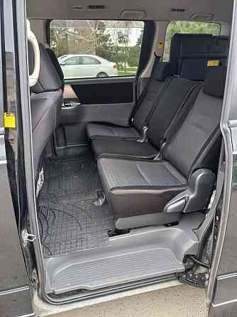Toyota Voxy 2008 Мариуполь