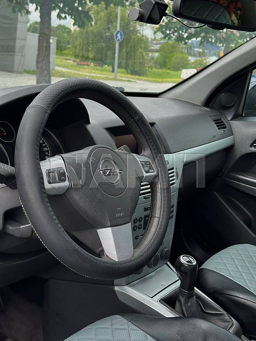Opel Astra H 2011  - изображение 5