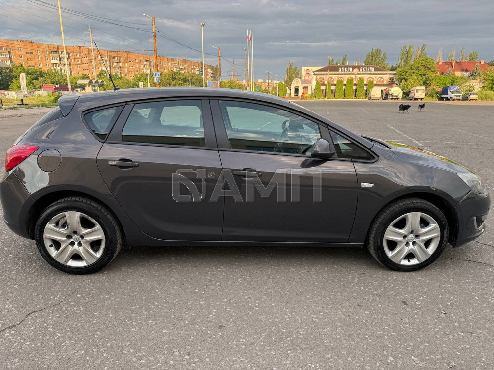 Opel Astra J 2013  - изображение 6