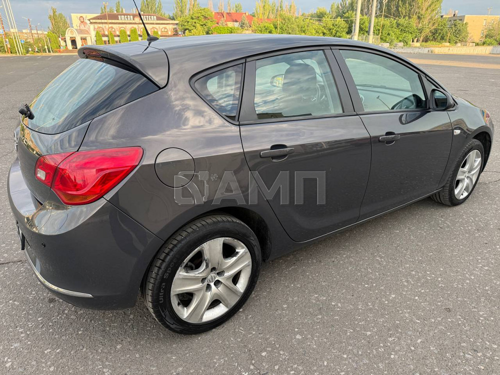 Opel Astra J 2013  - изображение 5