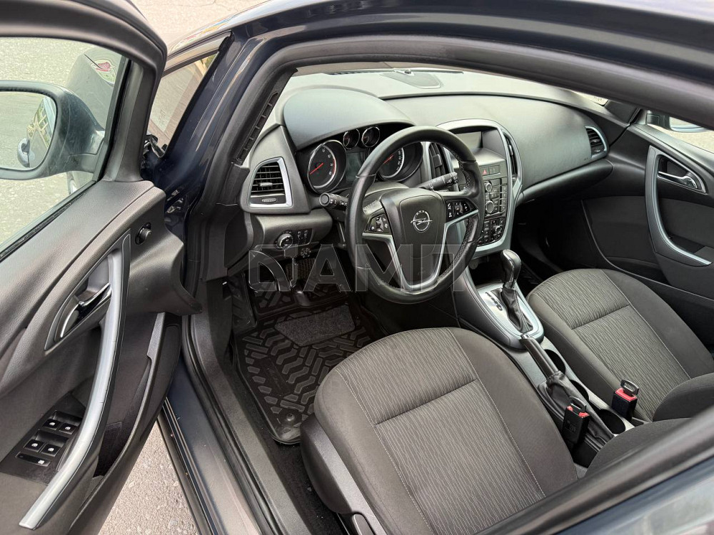 Opel Astra J 2013  - изображение 2