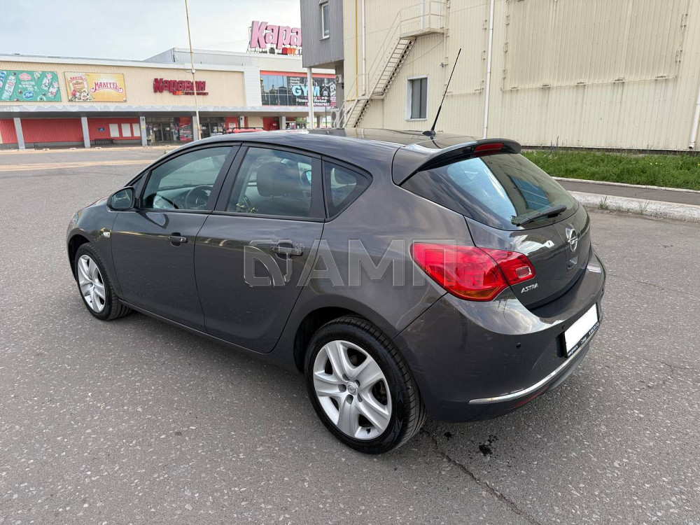 Opel Astra J 2013  - изображение 4