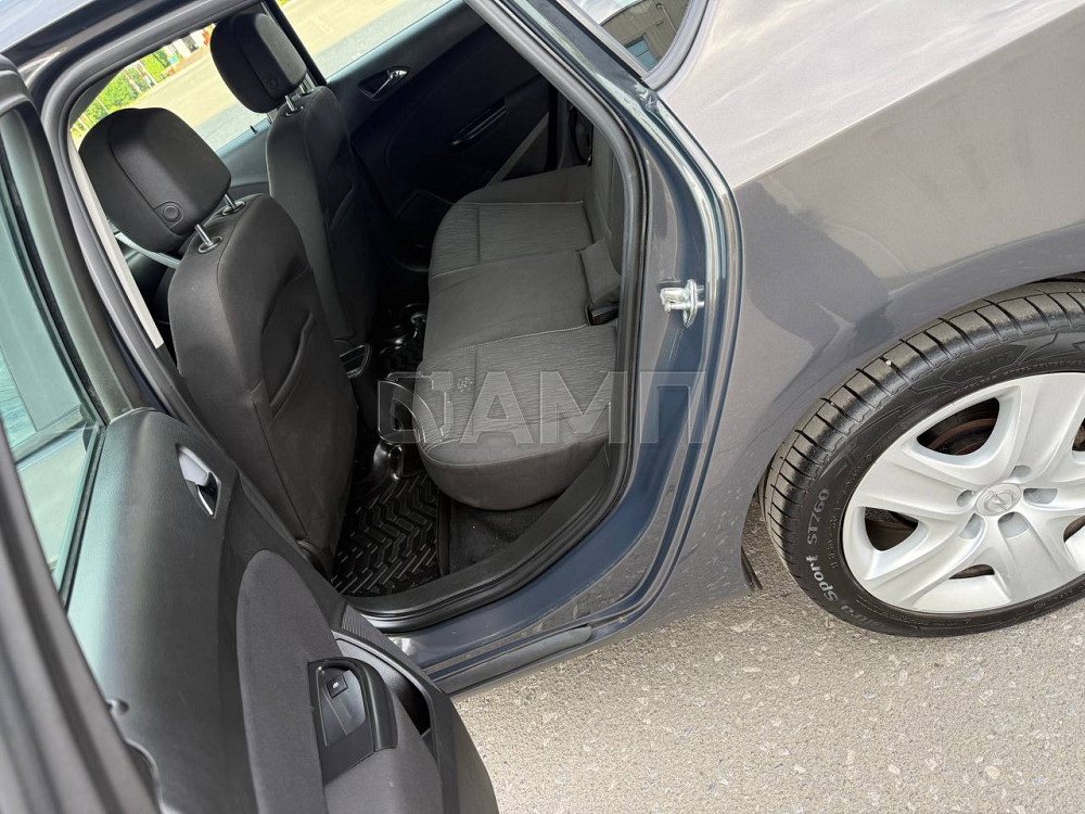 Opel Astra J 2013  - изображение 1