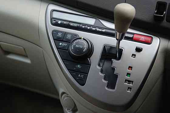 Продам Toyota Isis Новосибирск